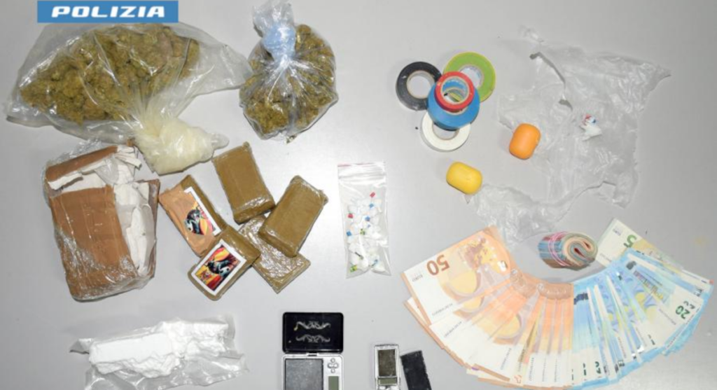 Lecce, donna di 35 anni arrestata per possesso di droga