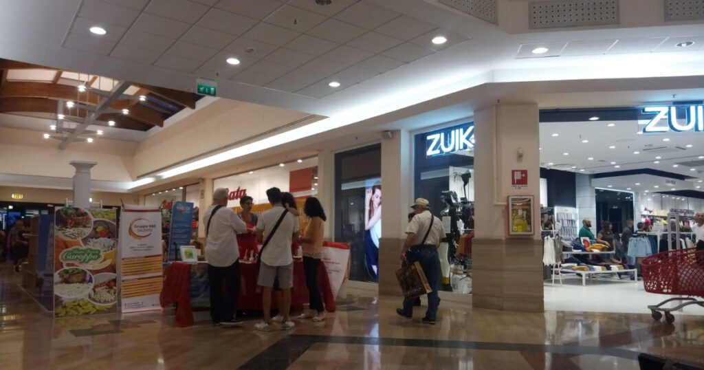 Tentato rapimento di una bambina al centro commerciale… ma era una fake news