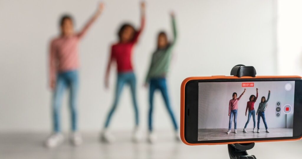 “Storie al plurale”, insegnare ai ragazzi il valore del noi